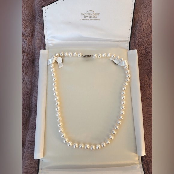 Authentic Pearl Necklace - Picture 2 of 6